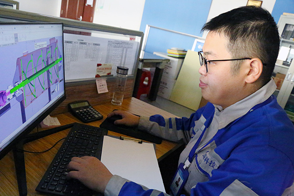 Zhang Zhang, a mechanical engineer with a knack for solving problems